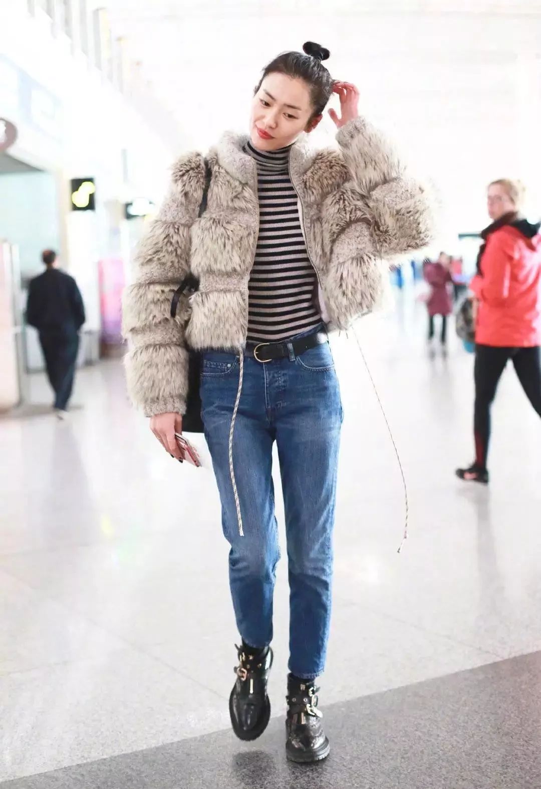 刘雯同款波司登羽绒服,明星刘雯同款服装