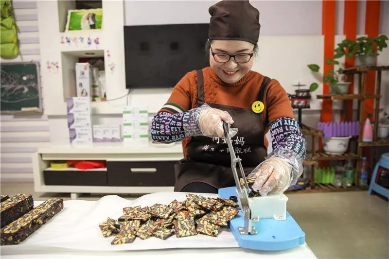 亲手做阿胶,玉屏手工代熬阿胶