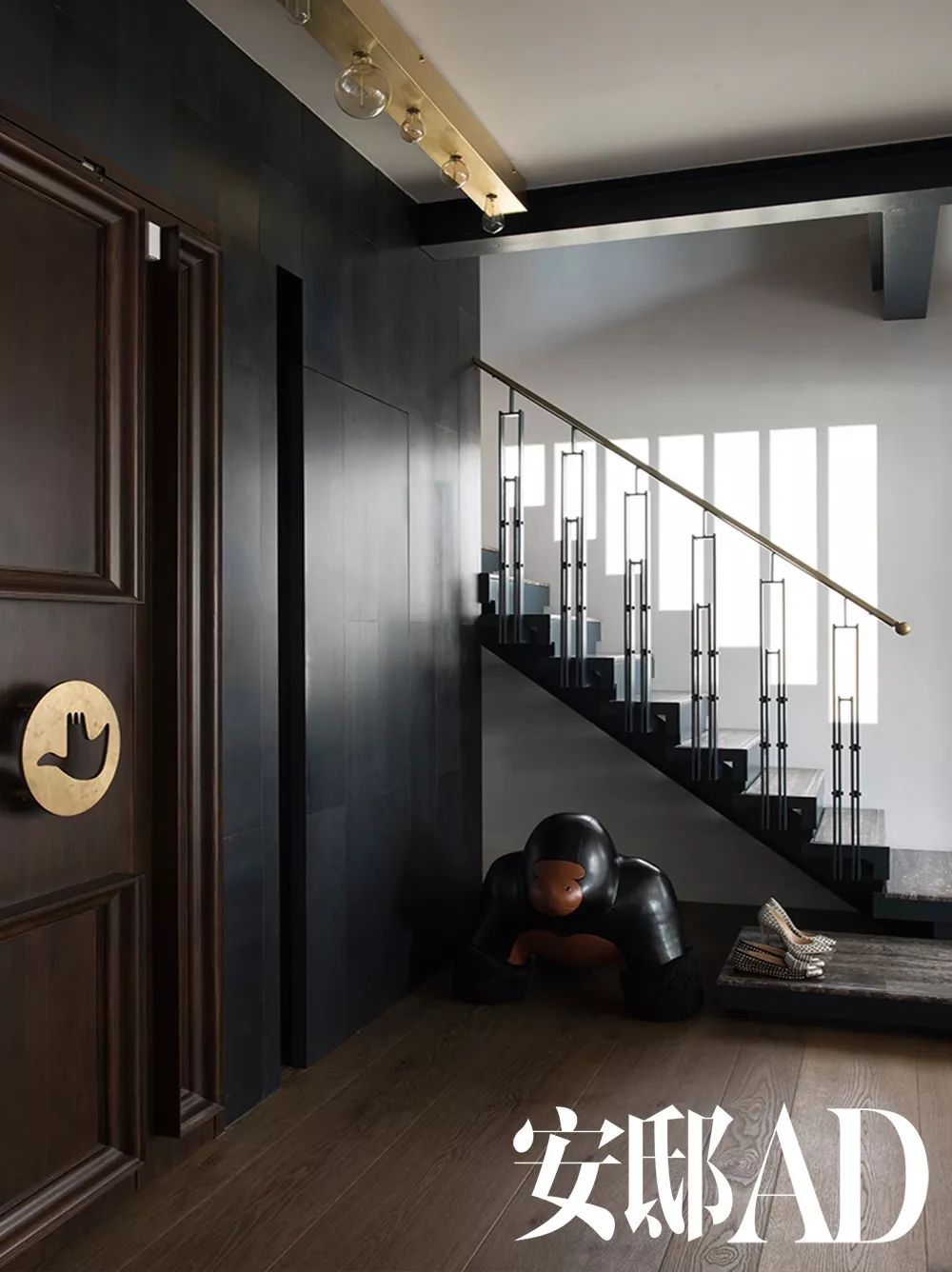 当单身公寓里有了女主人，一切都变得不一样……