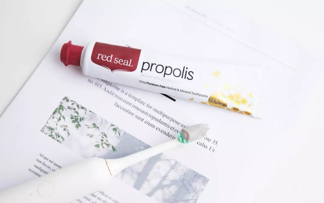 花了1300元做了一个牙冠,花了两万块钱做的牙齿