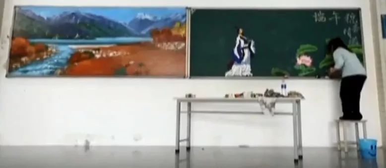 又一“扫地僧”火了！保洁阿姨的3D黑板报惊艳全网……