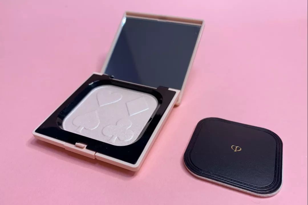 恃美行凶在线抢钱｜CPB圣诞限量系列美得不！合！法！