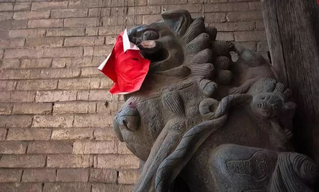 门口石狮子讲究,石狮子公母区别