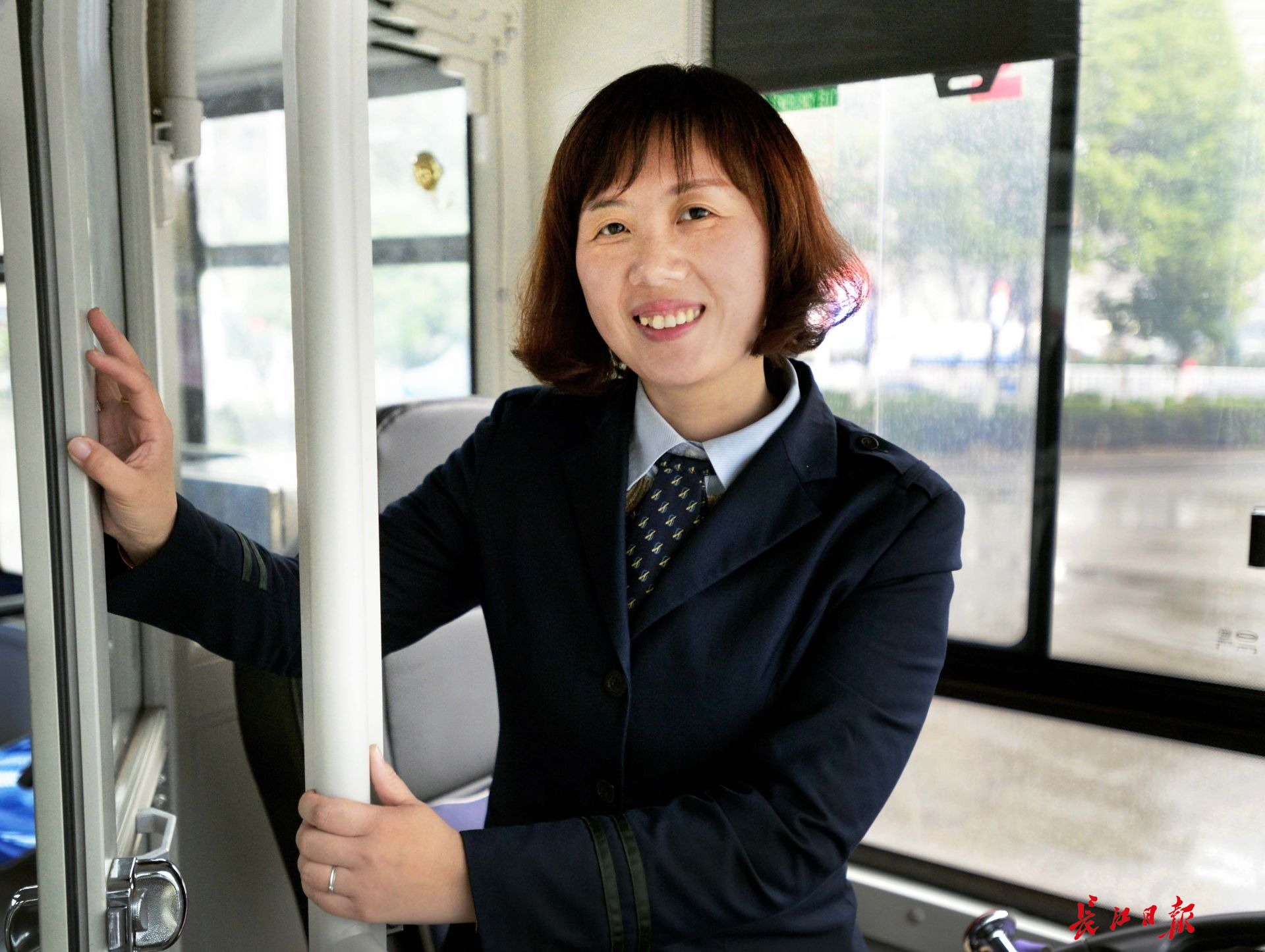 这场公交人和地铁人的“文明赶超”你站谁