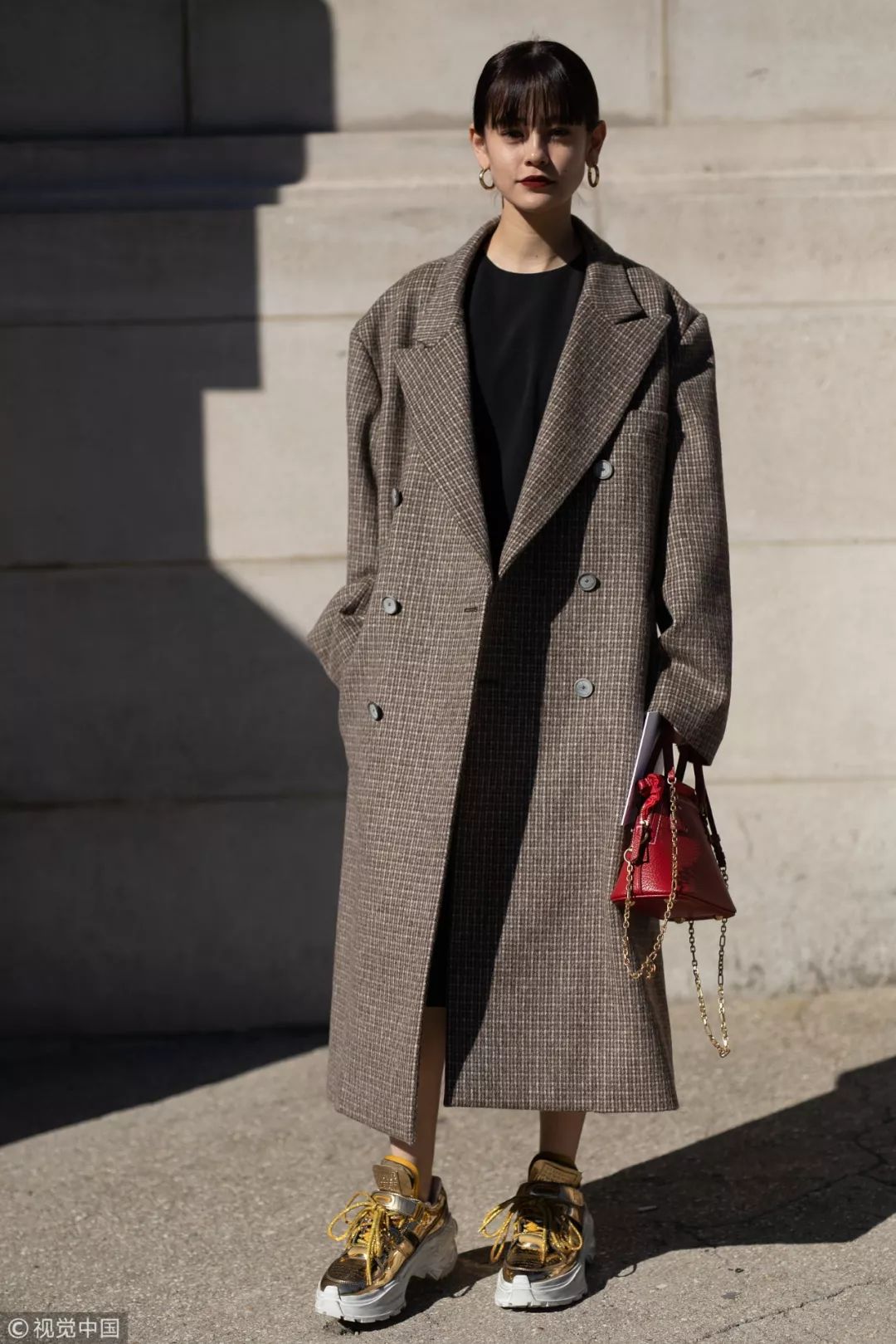 长大衣运动鞋,每次穿长大衣身高不够高跟鞋来凑