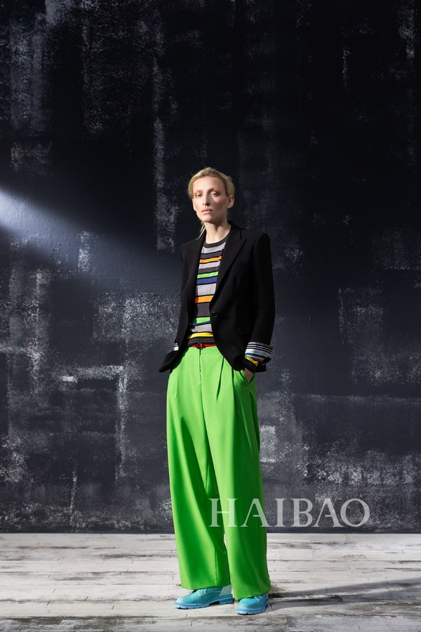 乔治阿玛尼2022秋冬高定,乔治阿玛尼2019秋冬时装秀女装