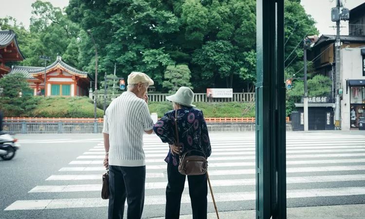 “我奶奶感染艾滋病了”:请正视老年人的性需求