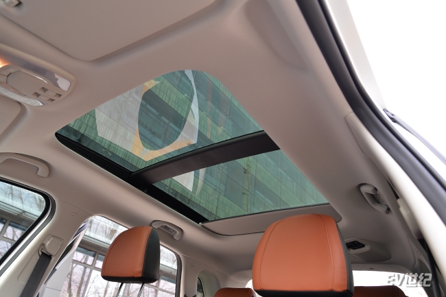 科技感满满电动汽车,满满科技感的燃油车