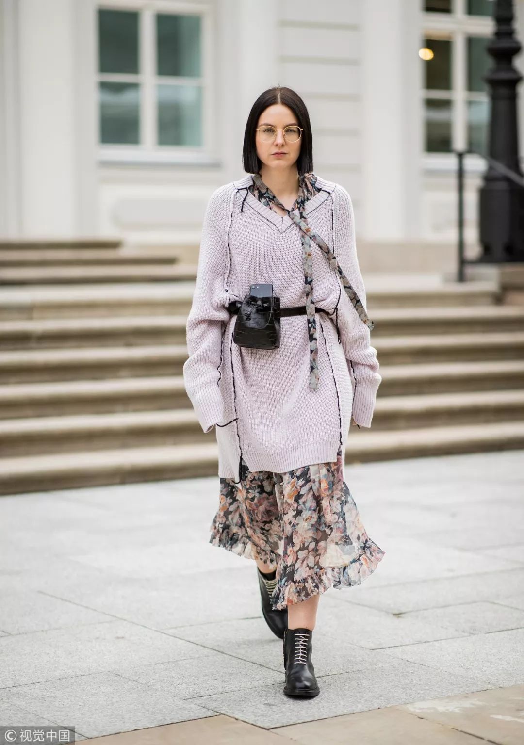 v领毛衣显脖子长吗,v领毛衣和圆领毛衣哪个显脸小