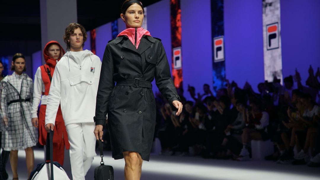 fila运动衣怎么搭配,fila高级时装