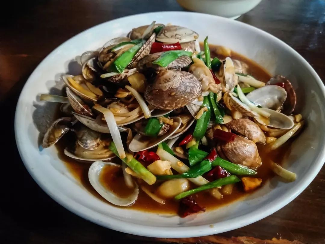 最具幸福感的县级市中唯一一座上榜的北方小城，光是海鲜就能吃到你激灵！