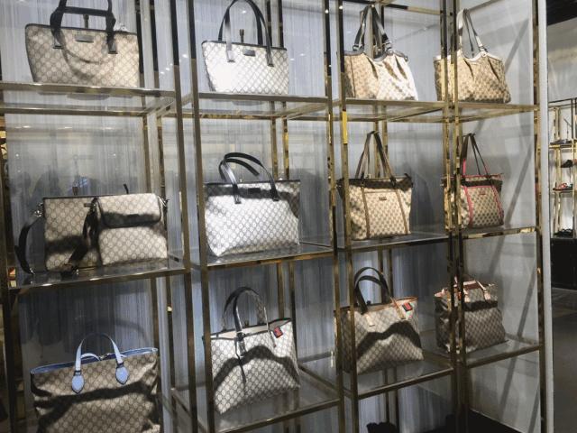 闺蜜出国发朋友圈,闺蜜刚回国晒朋友圈