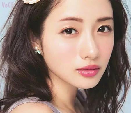 腮红超自然小技巧,超艳腮红怎么涂