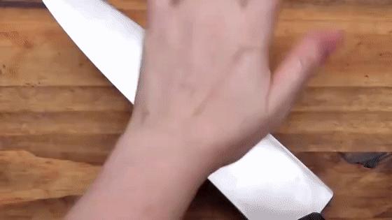 剥蒜器快速去大蒜皮,剥完整大蒜皮妙招视频