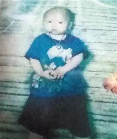 死刑！入室抢孩子的人贩子判了！这个嫌犯仍在逃……