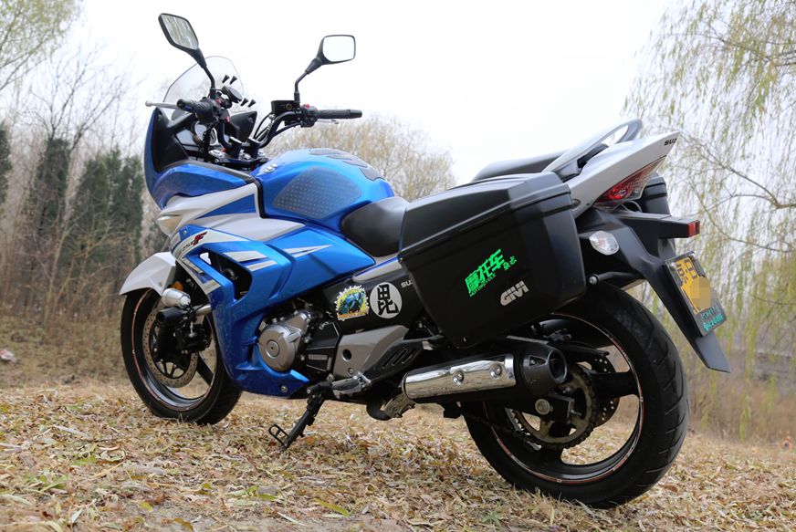 铃木骊驰250和豪爵gw250哪个好,豪爵铃木三兄弟配置对比表