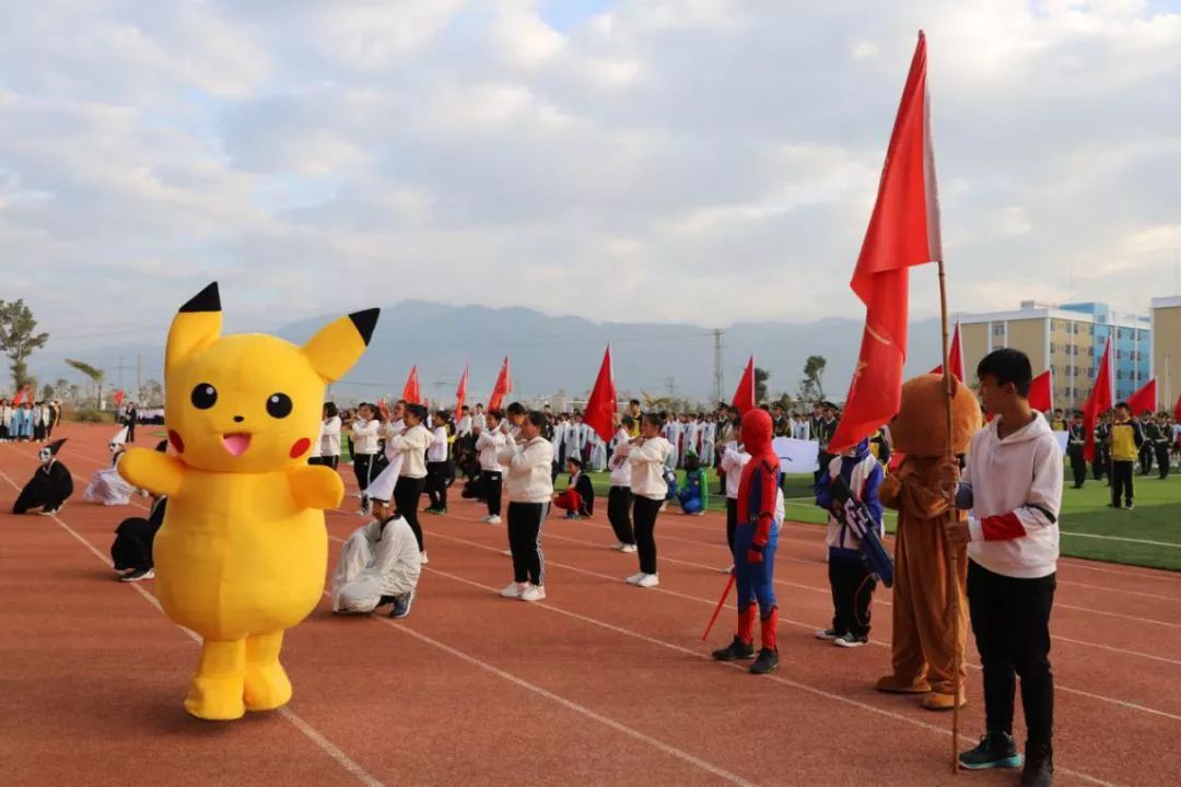 蒙自这里汇聚上千人，放飞上百只鸽子，是发生了什么大事……