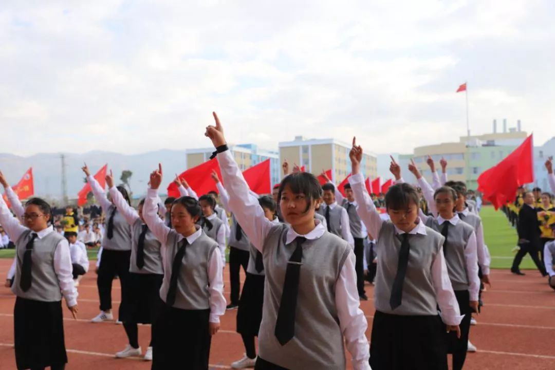 蒙自这里汇聚上千人，放飞上百只鸽子，是发生了什么大事……