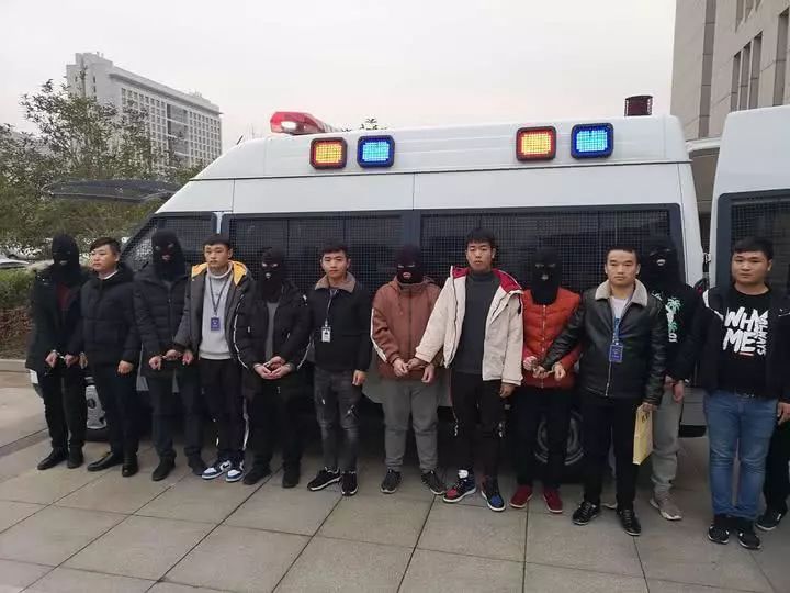 女主播和小男孩直播,女主播带着儿子直播