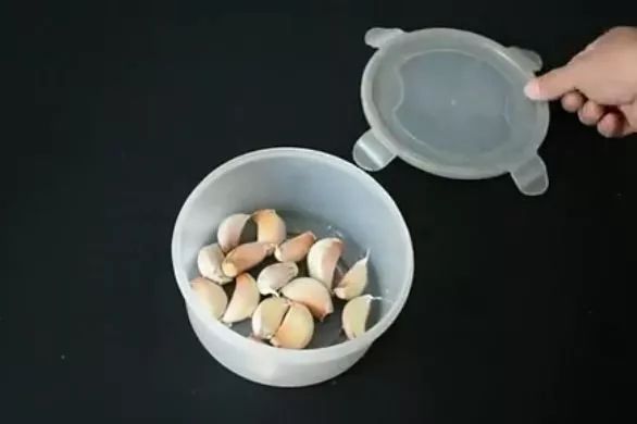 大蒜快速剥皮,大蒜快速剥皮妙招