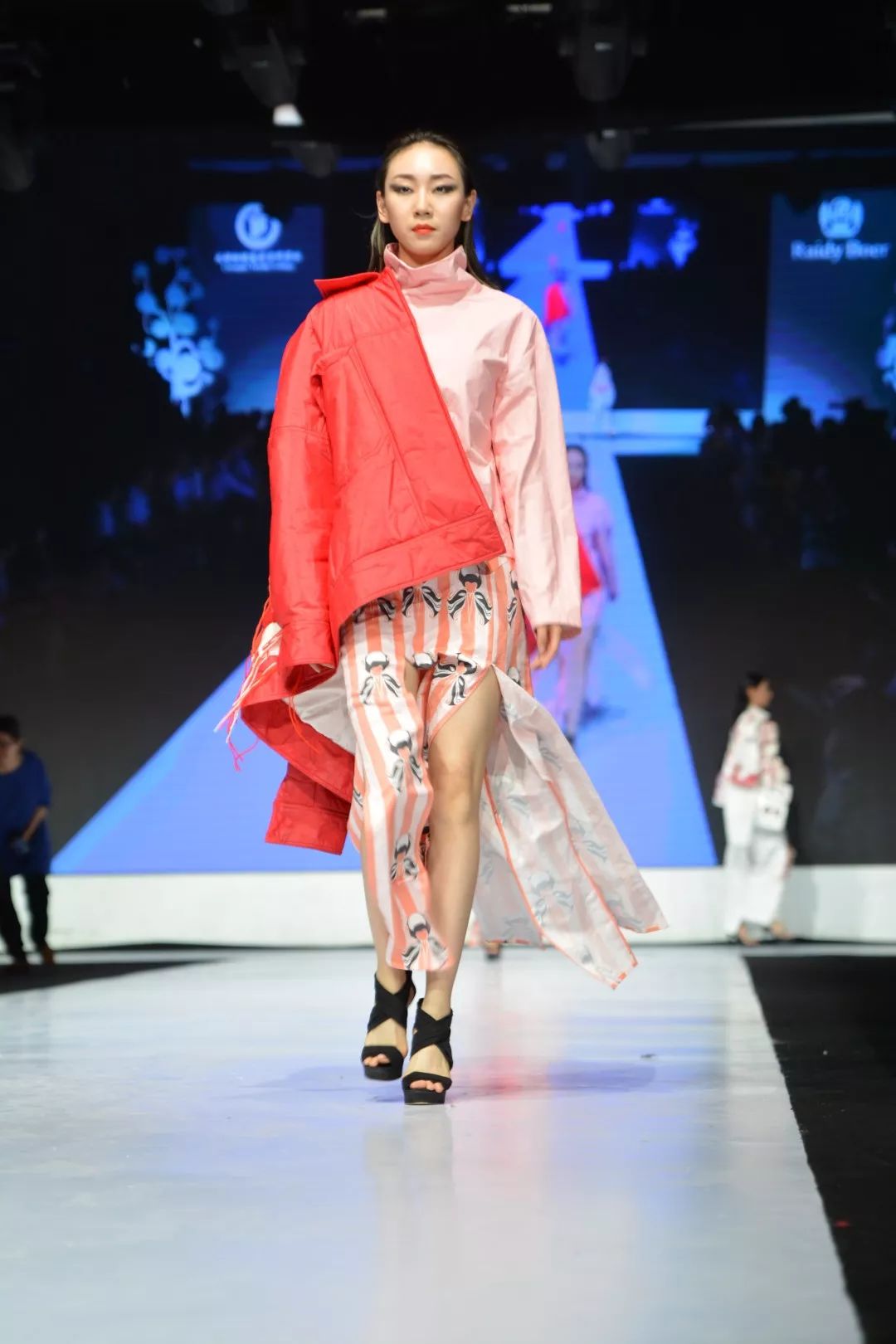 最美的风景在路上在心里,最美的风景在心里也在路上