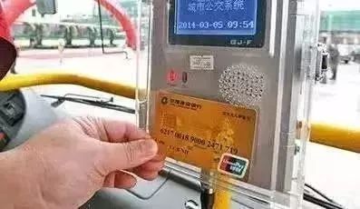 石家庄人，2019年第一个工作日，15个好消息等着你；女子被撞命悬一线！肇事司机竟将她拖进车内，还按住头不让呼救？丨新闻早餐