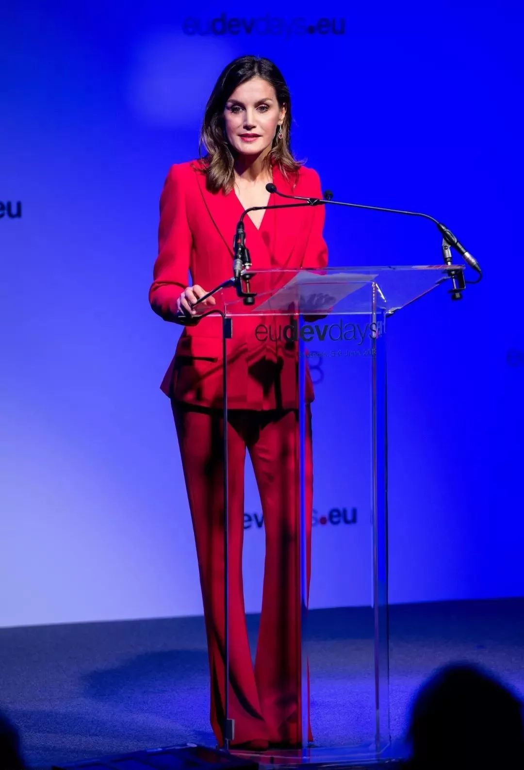 李宇春易烊千玺演绎时代感,易烊千玺穿中国红