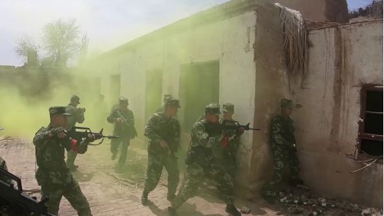 熄灯号丨一直想战胜你，却在不经意间复制了你