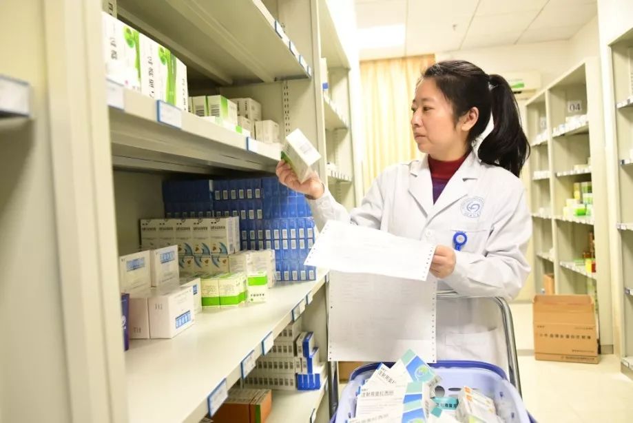 假日不休息服务不打烊,假期不打烊致敬坚守岗位的他们