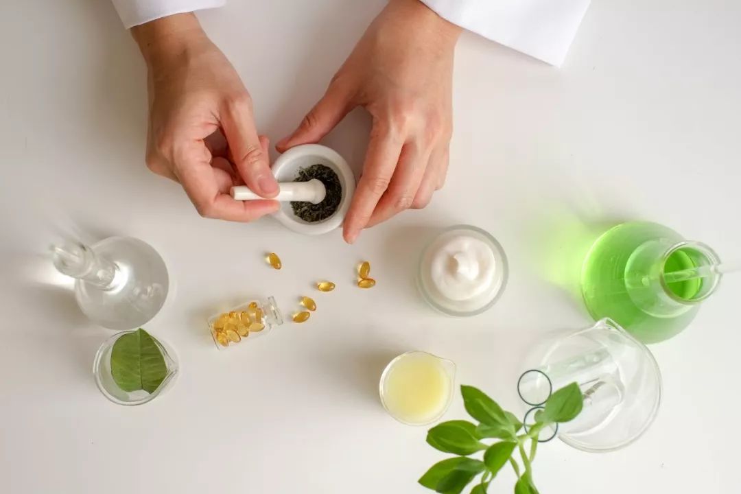 涂脸上能吸出脏东西,吸脸上毛孔里脏东西好吗