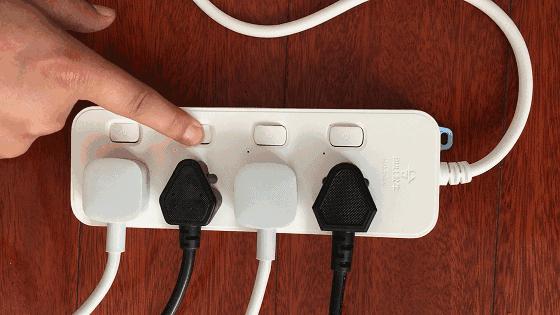 正在做饭家里插线板着火了怎么办,插线板起火的原因和处理方法