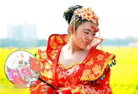 拍照油菜花技术技巧,手机拍摄油菜花人像摄影方法