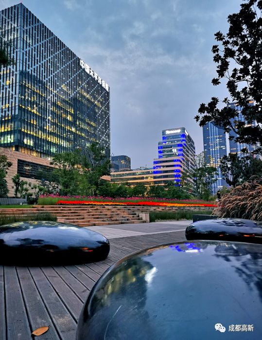 空中连廊、街角绿地、活力乐园……成都高新串起269公里风景线