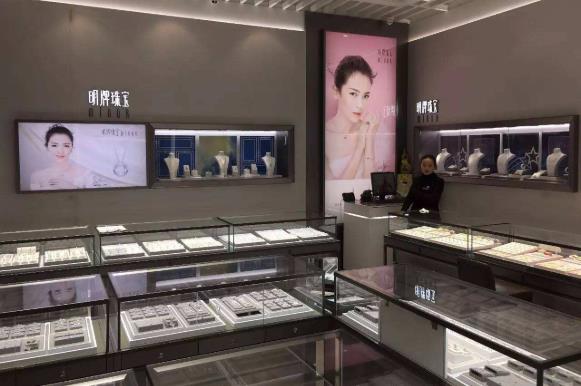 虞氏父子创立自有铂金品牌，成为国内第一个吃螃蟹的人