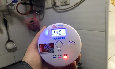 锁芯被东西堵了怎样才能开锁,智能门锁被锁屋里紧急开锁办法