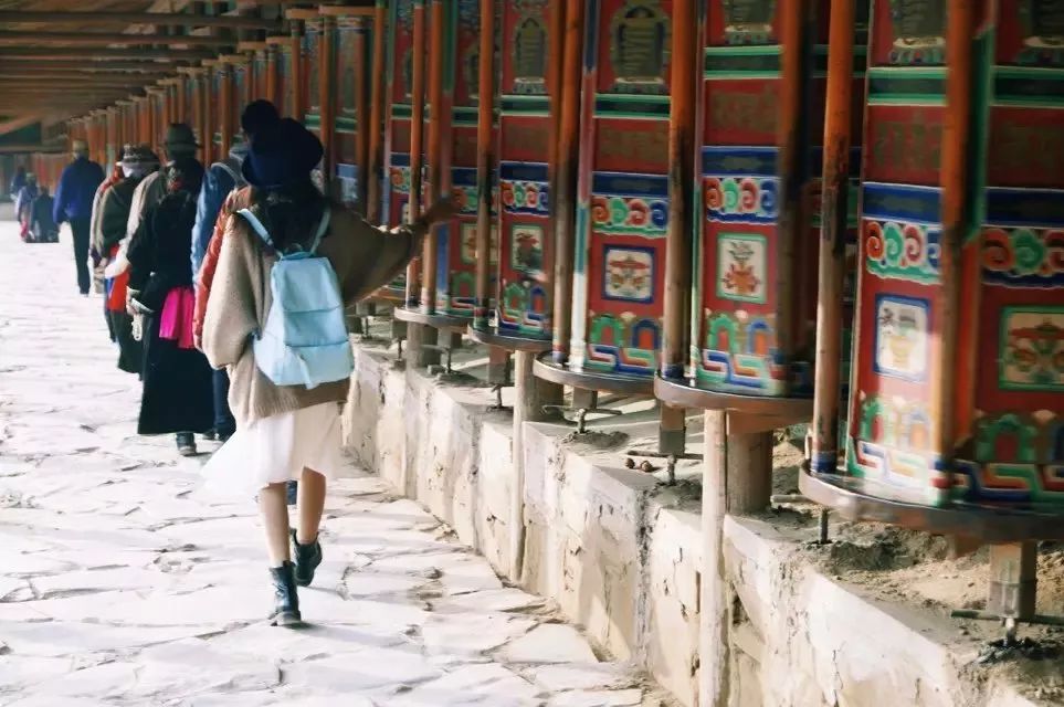 夏河:跨国搭车团在囧途