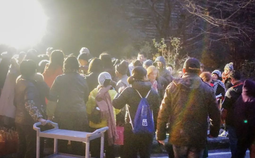 今天鸡鸣寺人还多么,今晚鸡鸣寺人多吗