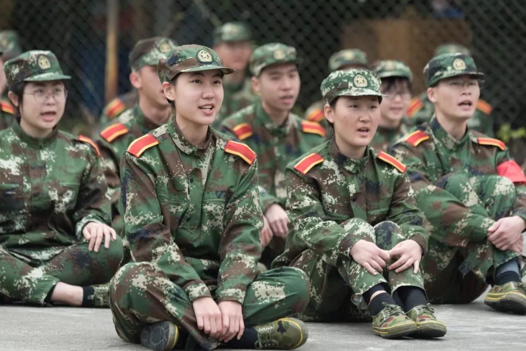 我们的军训时光英姿飒爽,我的军训生活的军训日记