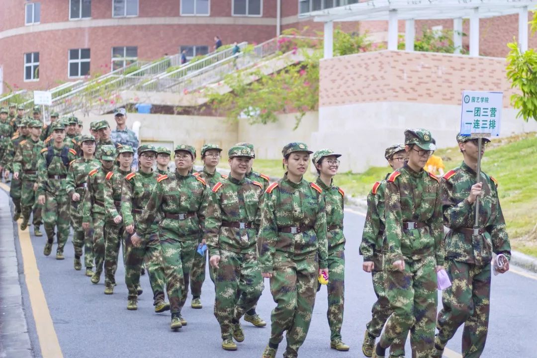 我们的军训时光英姿飒爽,我的军训生活的军训日记