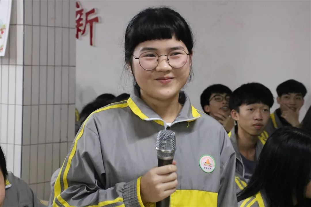 2019年首场法治课｜万水千山总是情，茂名“麻辣教师”下基层讲课