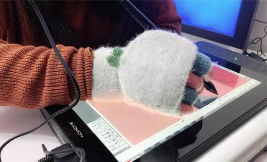 她，是一位对新电商法感激涕零的插画师