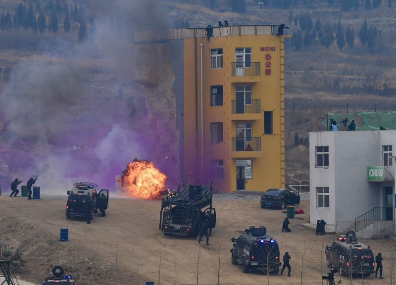 女射手实弹射击,女射手演练