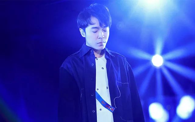 “求求你们别哭了”