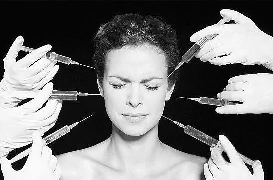 美容院有资格打玻尿酸吗 (耳朵打完玻尿酸可以打耳洞吗)