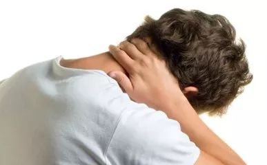 健康知识简单动作治疗落枕,一招修复落枕