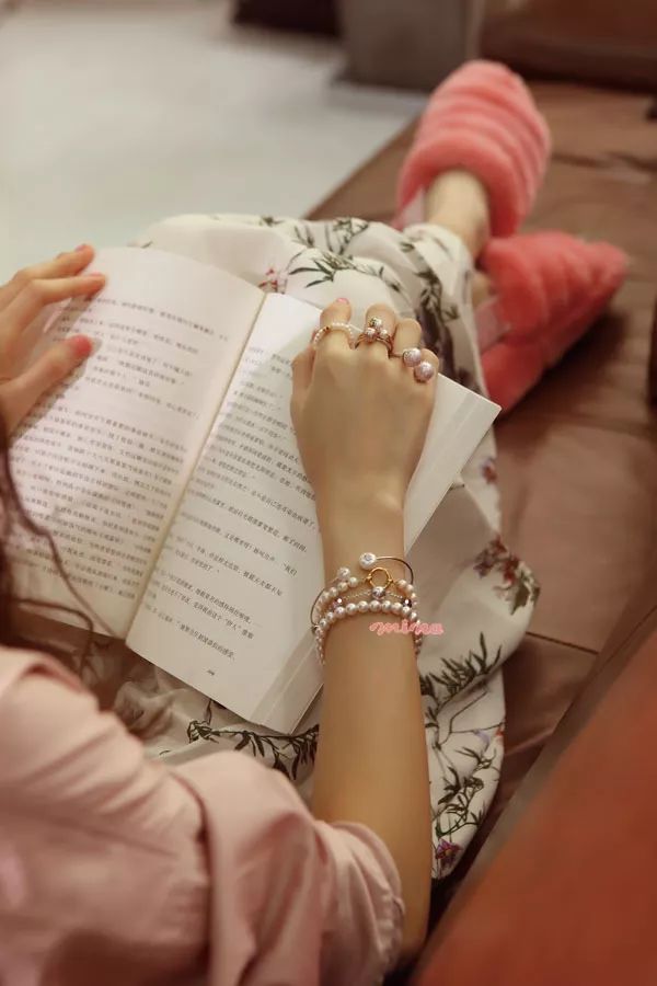 潮搭汇｜手部饰品×唇色美甲点亮冬日造型的通关密语