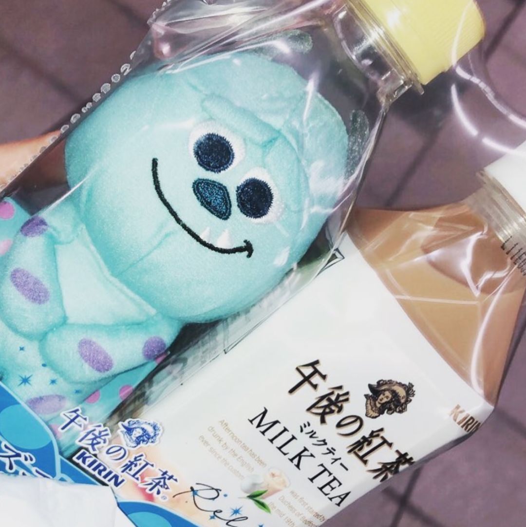 买一瓶午后红茶送一个迪士尼娃娃!日本代购有的忙了……