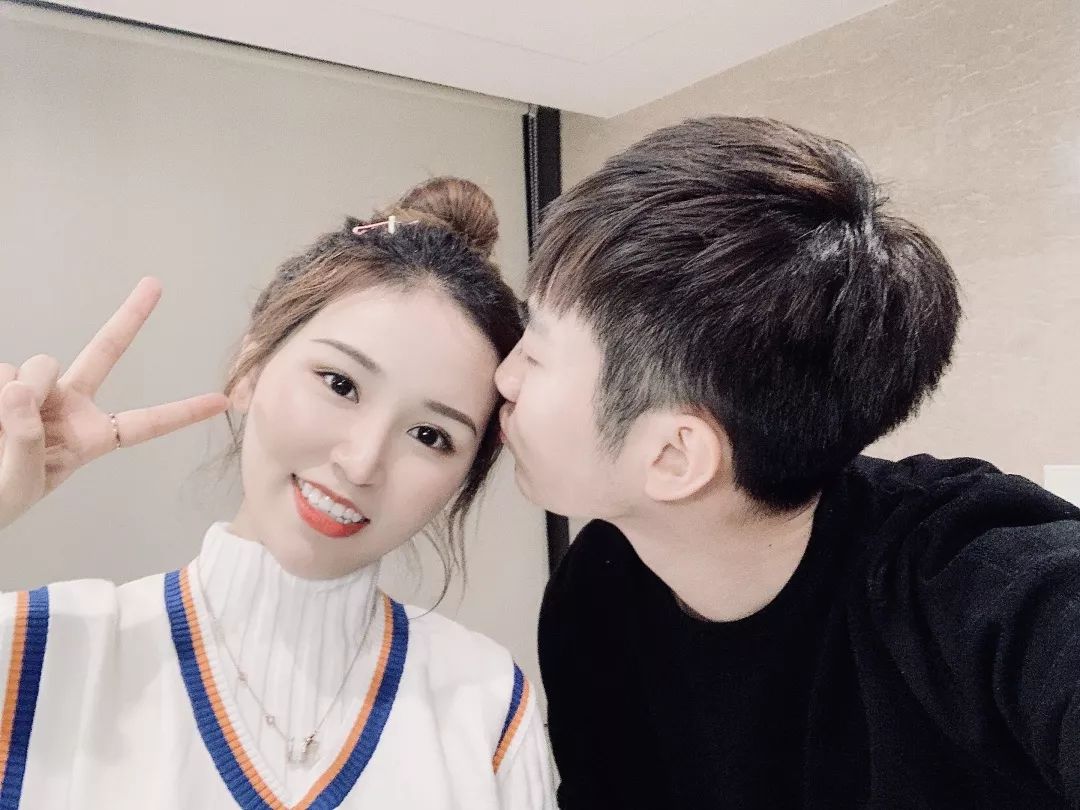 我和男朋友的服装对比,与闺蜜男朋友穿情侣装