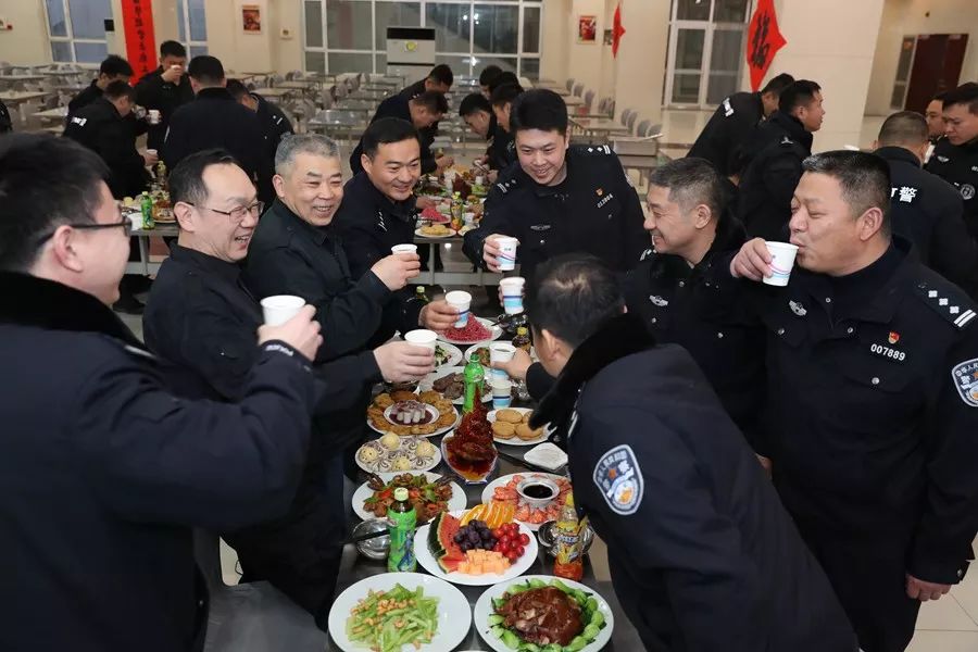 济南大明湖相亲相爱一家人,相亲相爱一家人济南