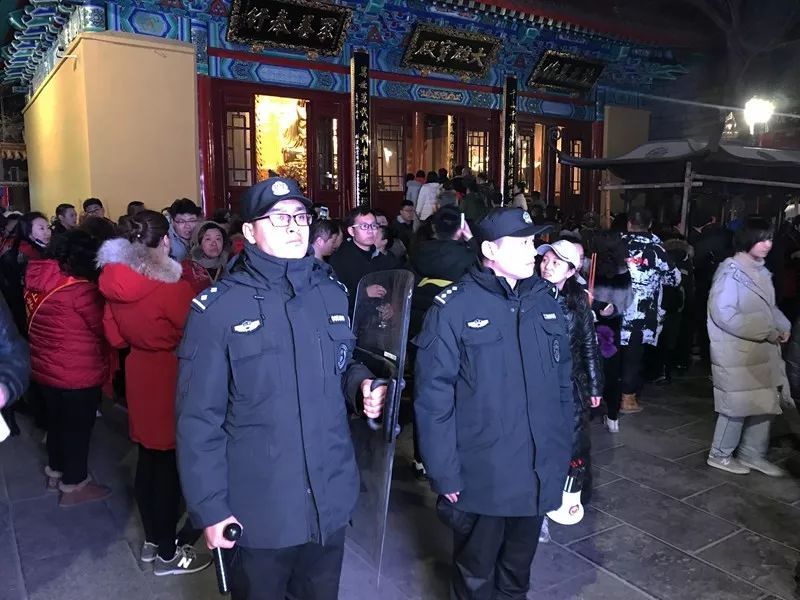 济南大明湖相亲相爱一家人,相亲相爱一家人济南